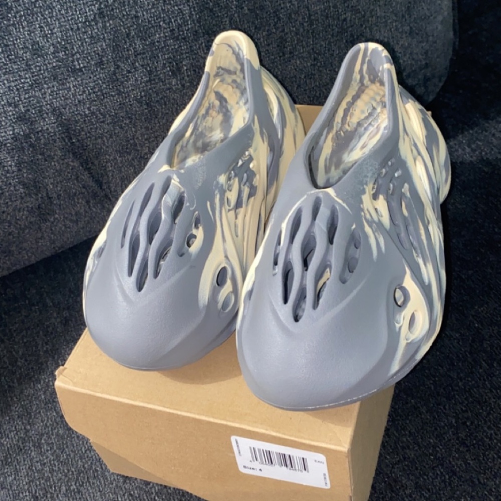 Authentic Yeezy foam rnner moon gray